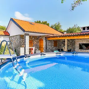 Lavanda Sa Bazenom I Okucnicom 4* Hreljin