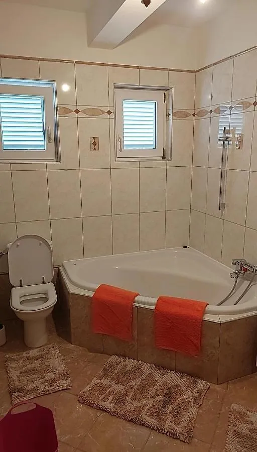 Apartment Apartmani Katarina Mundanije Croatia